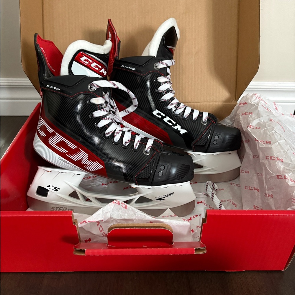 CCM FT4 Intermediate Skates